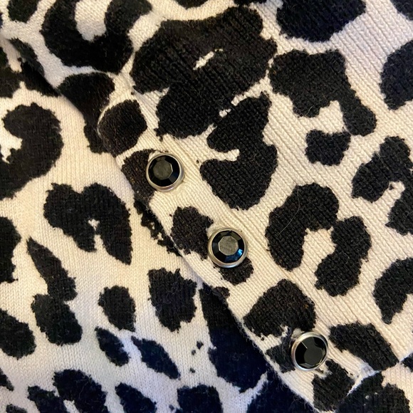 NWOT LADIES SIZE MEDIUM CARDIGAN IN BLACK & WHITE ANIMAL PRINT W/ BLACK BUTTONS - Picture 2 of 4